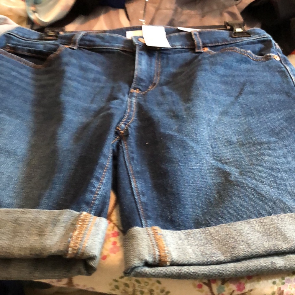 Denim Shorts.  New with tag, Size 4 / 27. - Picture 4 of 4